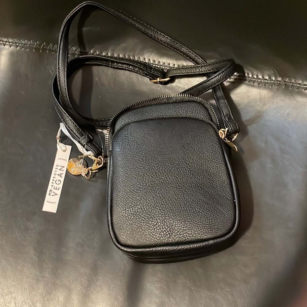 Crossbody bag. Black Mali & Lili.  Vegan